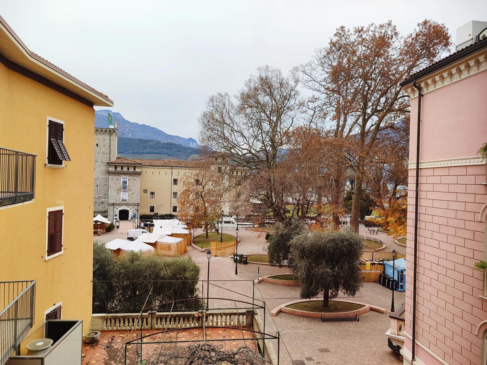 Queen Of The Lake Apartment Riva del Garda Bagian luar foto