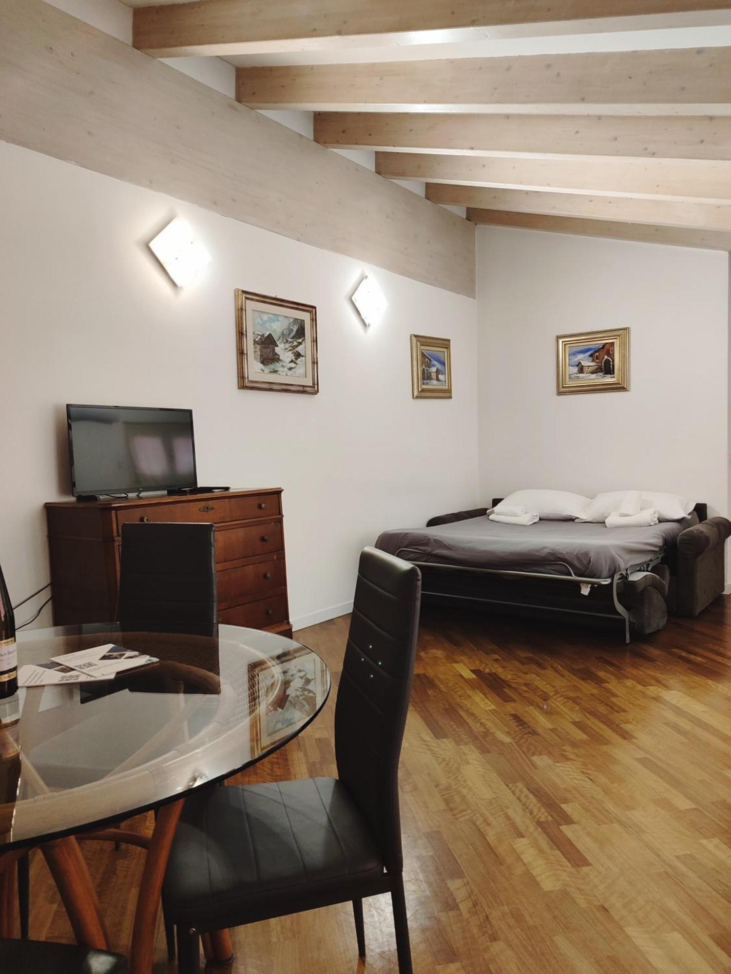 Queen Of The Lake Apartment Riva del Garda Bagian luar foto