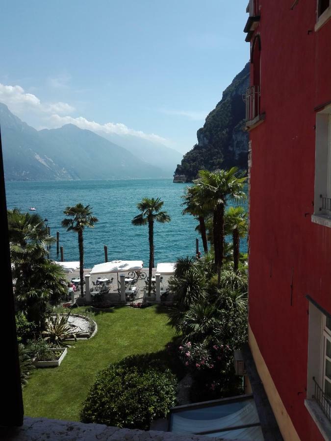 Queen Of The Lake Apartment Riva del Garda Bagian luar foto