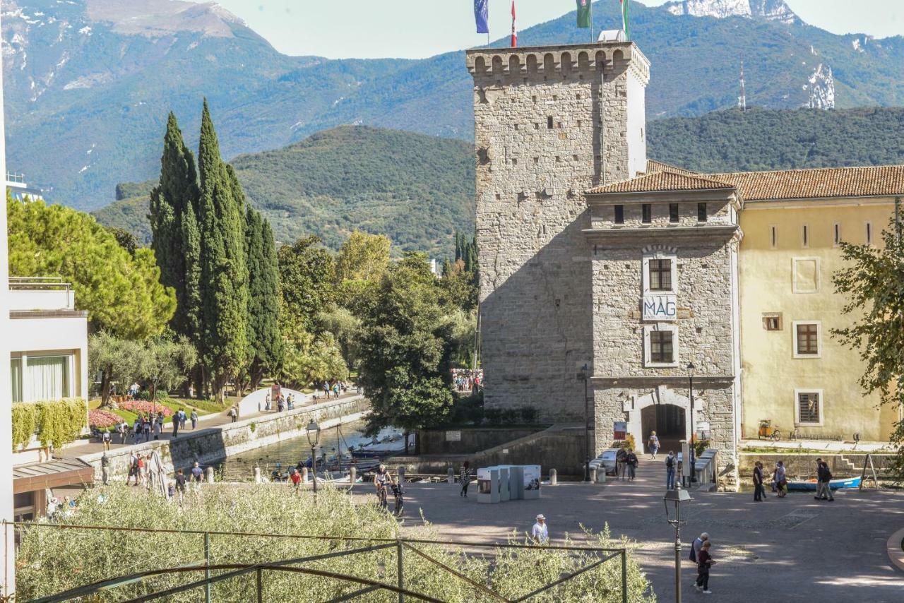 Queen Of The Lake Apartment Riva del Garda Bagian luar foto